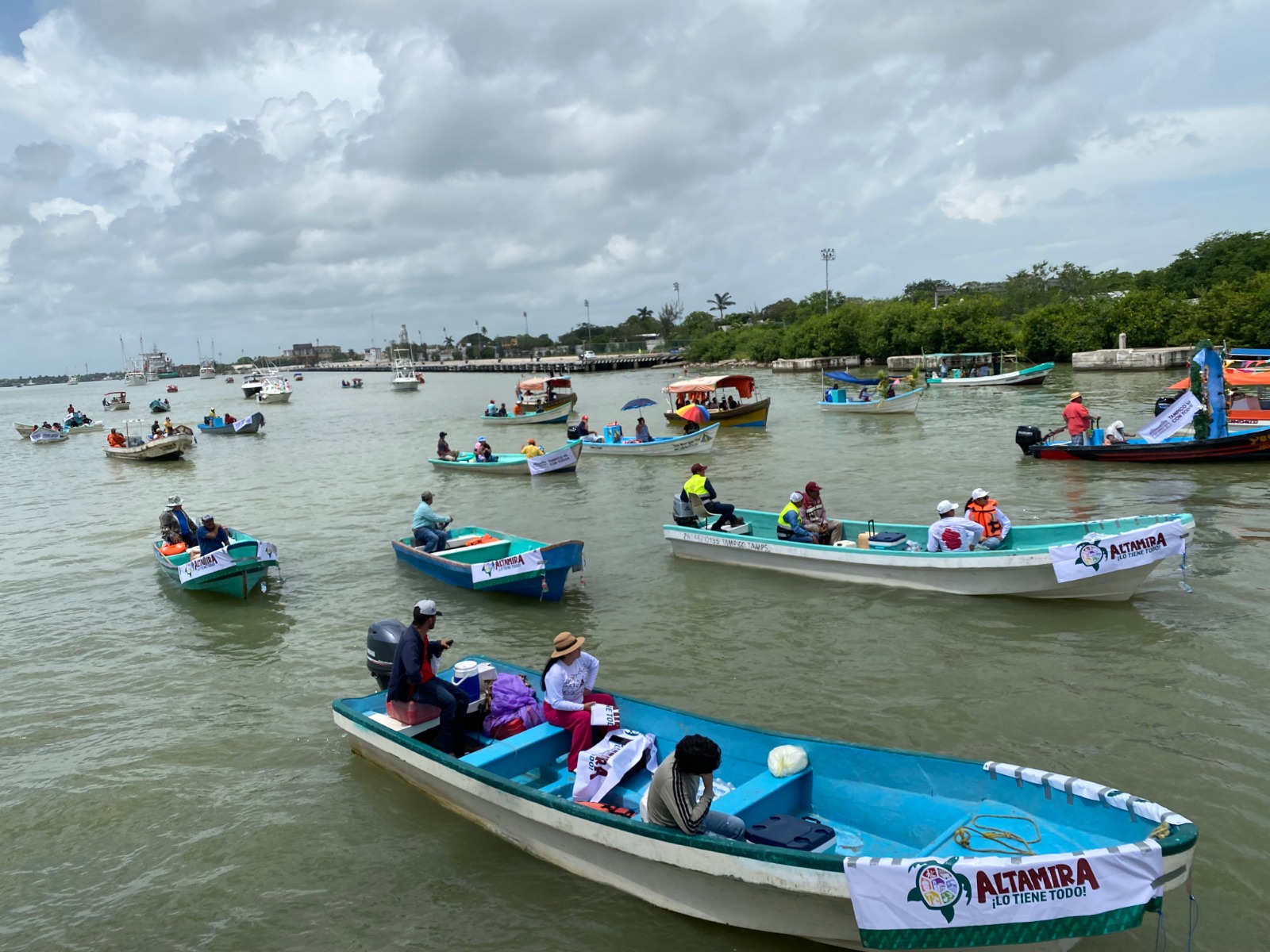 La tradicional Procesión Náutica de la Virgen del Carmen reunió a cientos de fieles y visitantes en el río Pánuco, fortaleciendo una de las celebraciones religiosas y turísticas más importantes del sur de Tamaulipas.