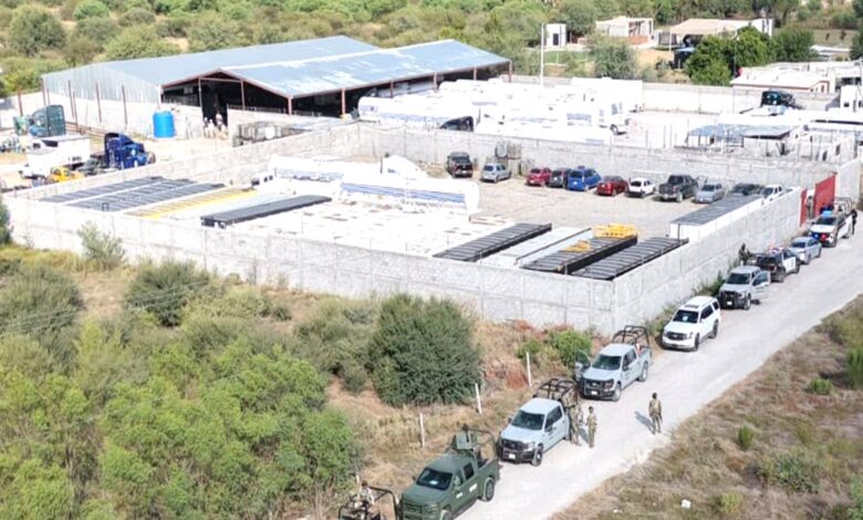 Cateos en Ciudad Victoria y Matamoros dejan 14 detenidos y aseguran 348 mil 700 litros de aceite, armas, droga y vehículos.