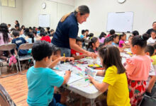 Durante dos semanas, niñas y niños de entre 5 y 12 años participaron en talleres de música, danza, teatro y artes visuales como parte de “Tardes Creativas UAT Verano 2026”.