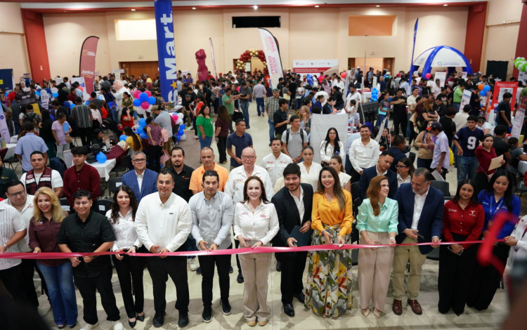 Más de 700 vacantes de 80 empresas fueron ofertadas a jóvenes durante la Feria de Empleo para las Juventudes Nuevo Laredo 2026.