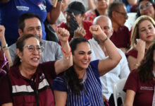 Olga Sosa participa en una asamblea de Morena sobre la defensa de la soberanía en Tampico.