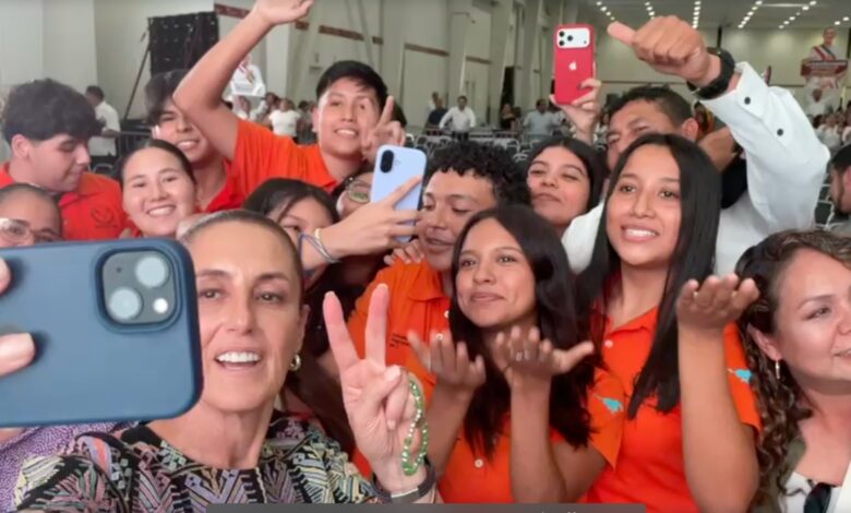 La presidenta Claudia Sheinbaum envió un reconocimiento especial a estudiantes y docentes de la UAT al concluir el evento “Honestidad y Resultados Tamaulipas” en Ciudad Victoria.