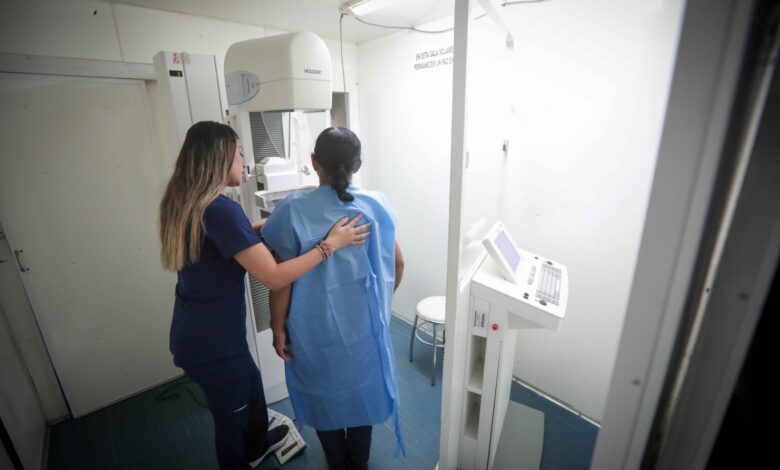 El DIF Tamaulipas promueve durante octubre la prevención y detección oportuna del cáncer de mama mediante servicios gratuitos.
