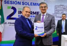 El gobernador Américo Villarreal acompañó al alcalde Frank Yussef De León Ávila durante su Segundo Informe de Gobierno en Gómez Farías.