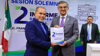 El gobernador Américo Villarreal acompañó al alcalde Frank Yussef De León Ávila durante su Segundo Informe de Gobierno en Gómez Farías.