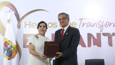 El gobernador Américo Villarreal Anaya acompañó a la alcaldesa Martha Patricia Chío De la Garza durante su Segundo Informe de Gobierno en El Mante.