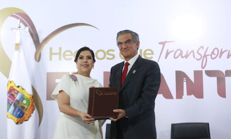 El gobernador Américo Villarreal Anaya acompañó a la alcaldesa Martha Patricia Chío De la Garza durante su Segundo Informe de Gobierno en El Mante.