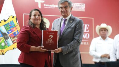 Américo Villarreal informó sobre la inversión estatal en San Carlos y anunció la rehabilitación de la carretera de La Soledad a la cabecera municipal.