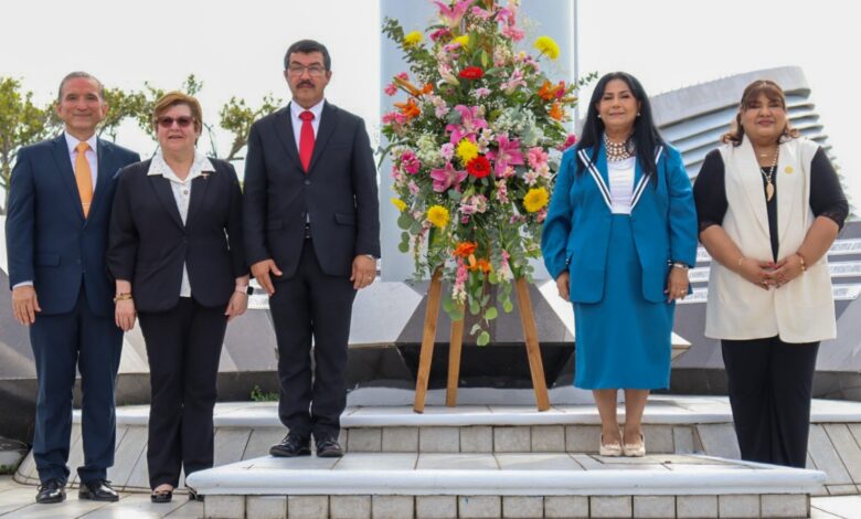 El rector Dámaso Anaya Alvarado encabezó en Tampico la ceremonia por el 76 aniversario de la Universidad Autónoma de Tamaulipas.