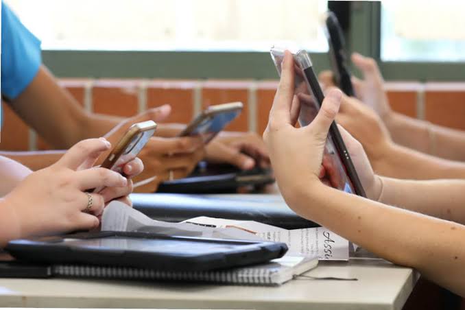 Desde noviembre, Tamaulipas regulará el uso de celulares en educación básica; habrá excepciones para fines pedagógicos, emergencias y discapacidad.