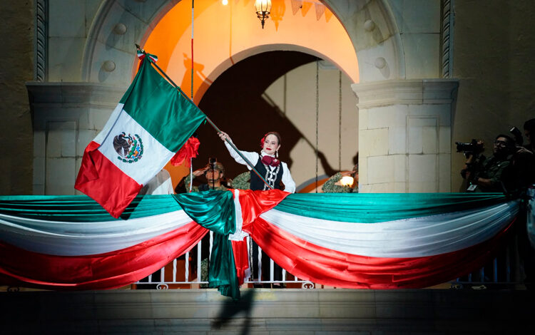 Más de 45 mil personas se reunieron en la explanada del Palacio Federal para celebrar el Grito de Independencia en Nuevo Laredo.