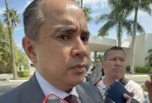 Las solicitudes de obras y equipamiento presentadas por alcaldes de Tamaulipas están en revisión; algunas podrían programarse para 2027, dijo el Secretario de Finanzas, Carlos Irán Ramírez González.