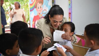 Olga Sosa Ruíz visitó la primaria Dr. Norberto Treviño Zapata, en Xicoténcatl, donde entregó material deportivo y destacó los apoyos para la educación rural.