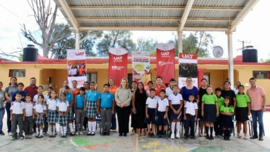 Isolda Rendón de Anaya, presidenta de Familia UAT, encabezó la entrega de más de 350 paquetes de útiles escolares en nueve primarias rurales de Ciudad Victoria y Güémez.