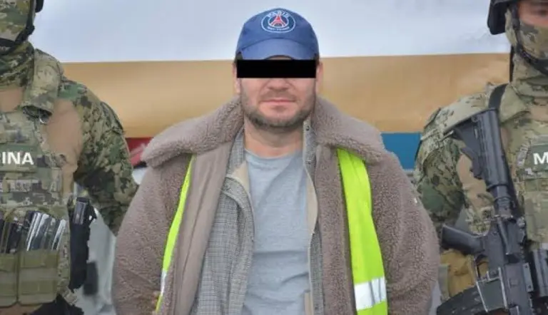 Miguel Ángel “N”, capitán retirado de la Marina, fue detenido en Zapopan por una investigación relacionada con el ingreso irregular de hidrocarburos.
