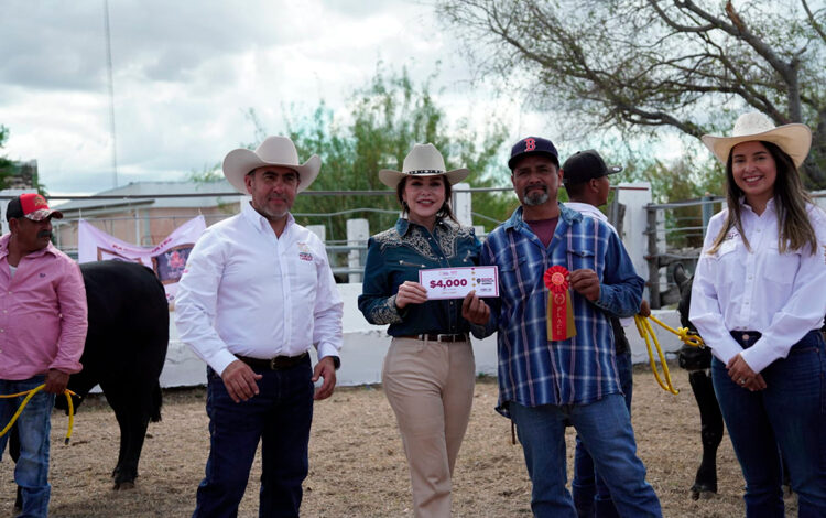 La alcaldesa Carmen Lilia Canturosas encabezó la segunda edición del Concurso del Novillo Gordo, con la participación de 21 ejemplares.
