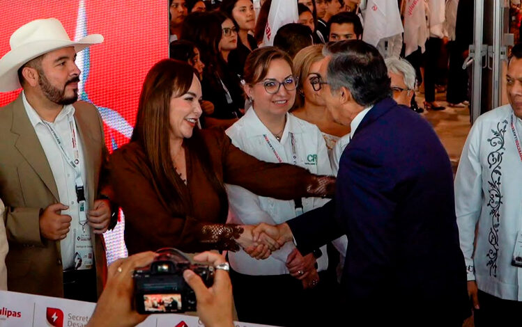 Carmen Lilia Canturosas presentó los proyectos de alumbrado LED y energía solar de Nuevo Laredo durante el Congreso Internacional de Energía Tamaulipas 2026.