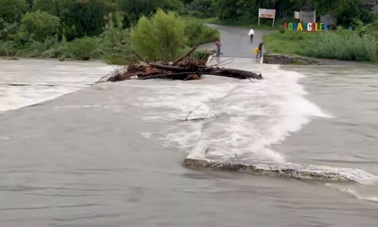 La crecida del río Purificación obligó a evacuar preventivamente a 10 familias de la comunidad El Galindeño, en el Barretal.