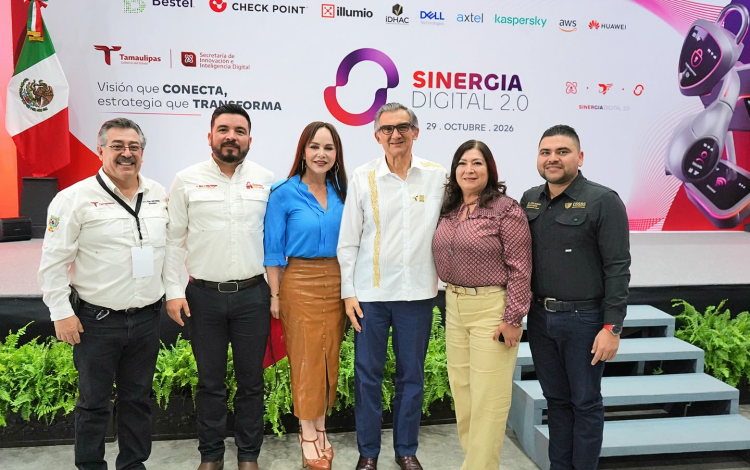 Carmen Lilia Canturosas participó en Sinergia Digital 2.0, donde presentó las herramientas tecnológicas de Nuevo Laredo para mejorar la atención ciudadana.
