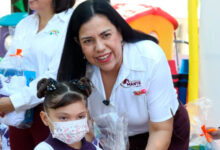 Patty Chío y representantes de Fundación Pantaleón encabezaron la entrega de uniformes y zapatos escolares para estudiantes de los 10 CAIC de El Mante.