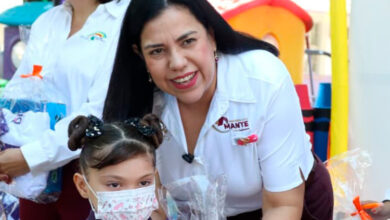 Patty Chío y representantes de Fundación Pantaleón encabezaron la entrega de uniformes y zapatos escolares para estudiantes de los 10 CAIC de El Mante.