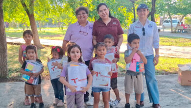 Patty Chío convivió con niñas y niños del CAIC Celaya de El Mante y entregó material escolar enviado por el Gobierno del Estado.
