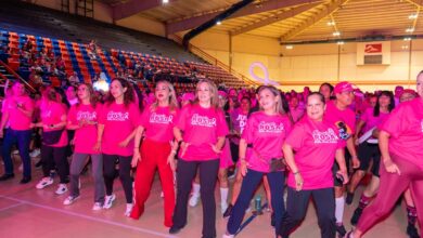 La UAT realizó el Zumbathón “Energía Rosa” en seis municipios y entregó simbólicamente la colecta a la asociación Un Cachito de Luz.