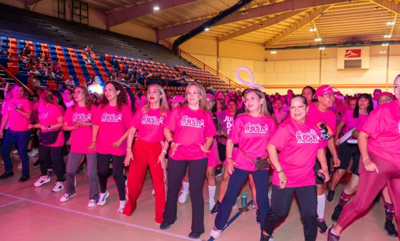La UAT realizó el Zumbathón “Energía Rosa” en seis municipios y entregó simbólicamente la colecta a la asociación Un Cachito de Luz.